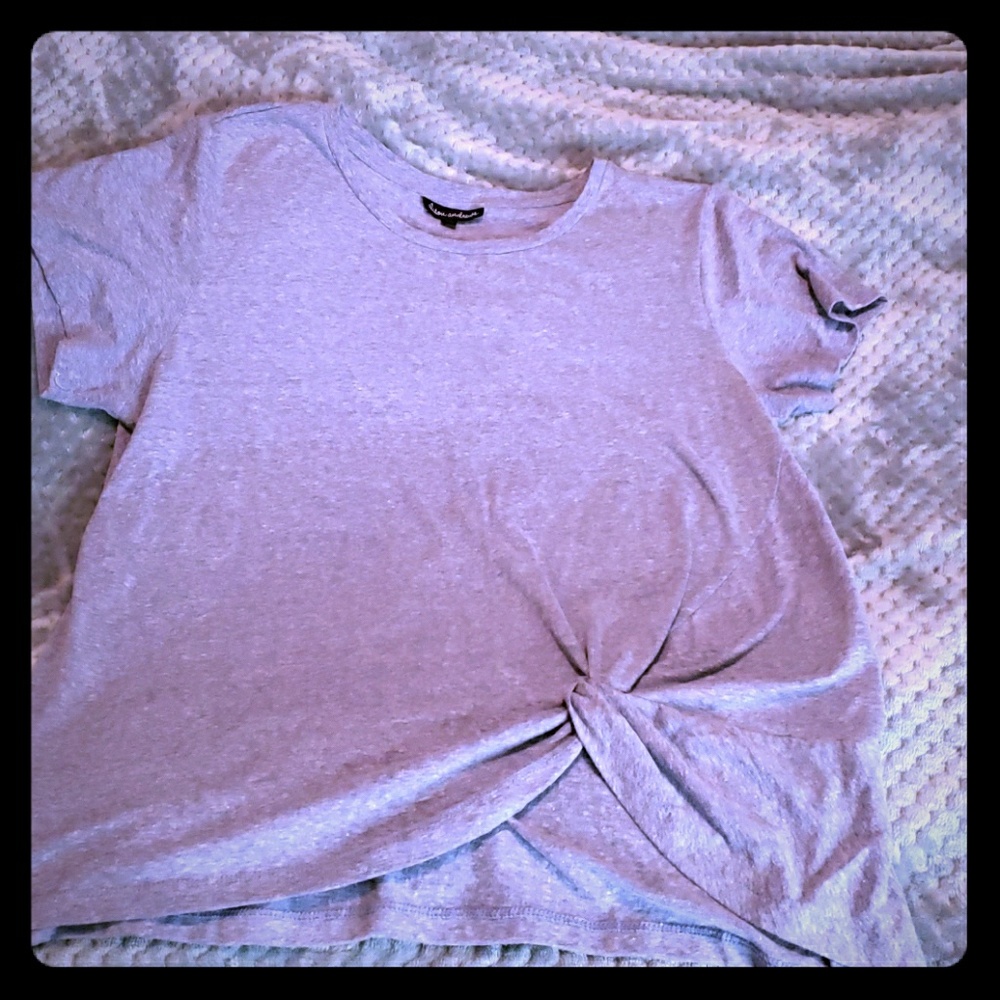 Alison Andrews knotted tshirt